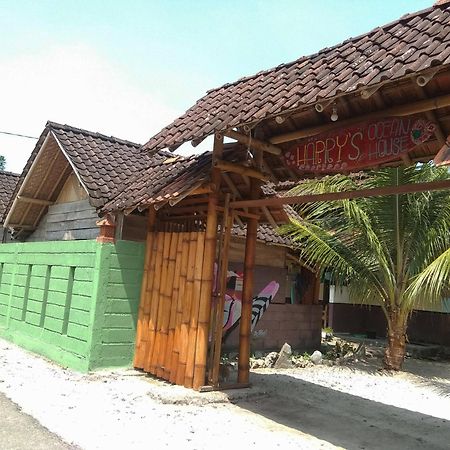Harry'S Ocean House Watukarung Homestay Kalak Kültér fotó