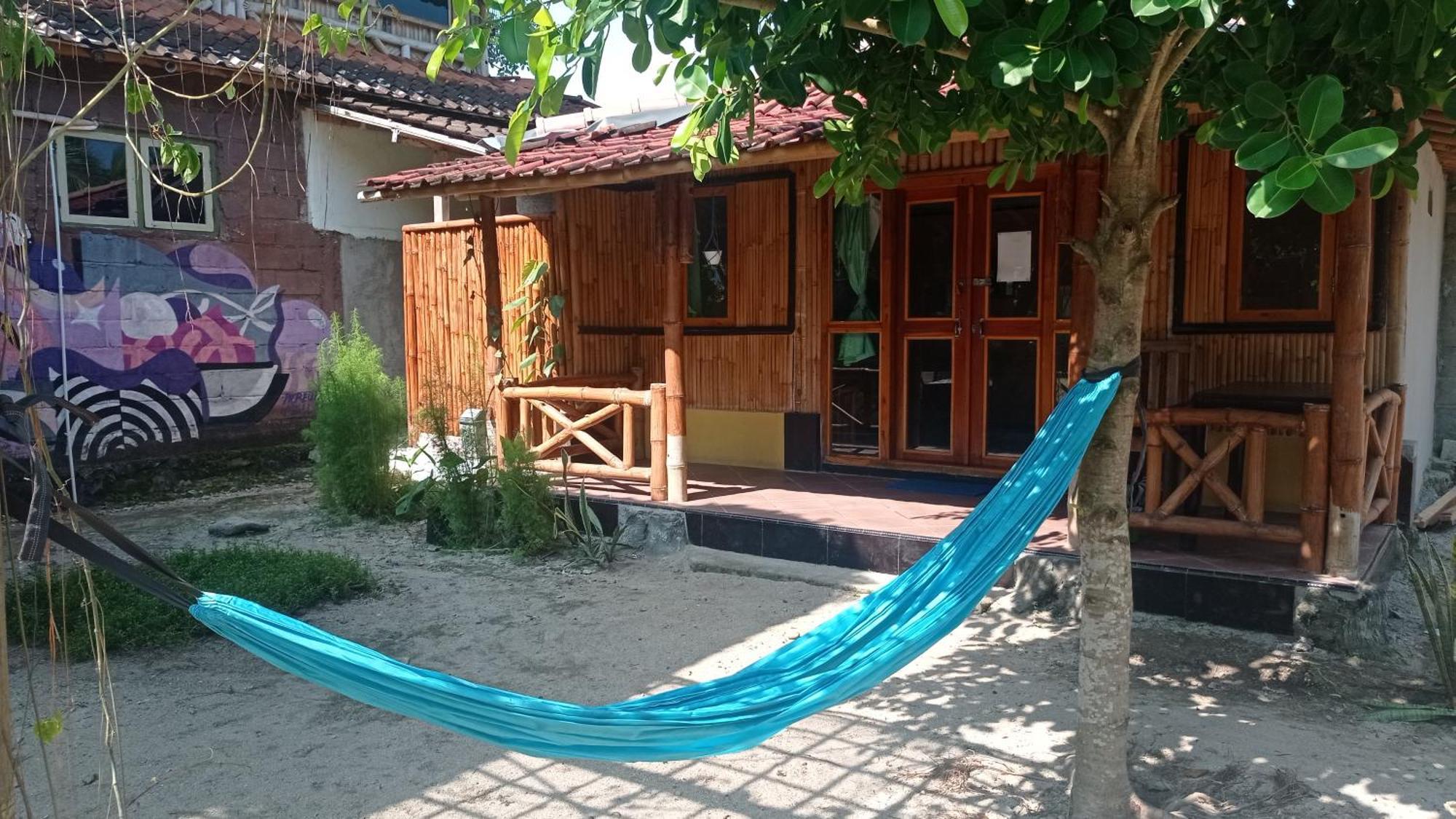 Harry'S Ocean House Watukarung Homestay Kalak Szoba fotó