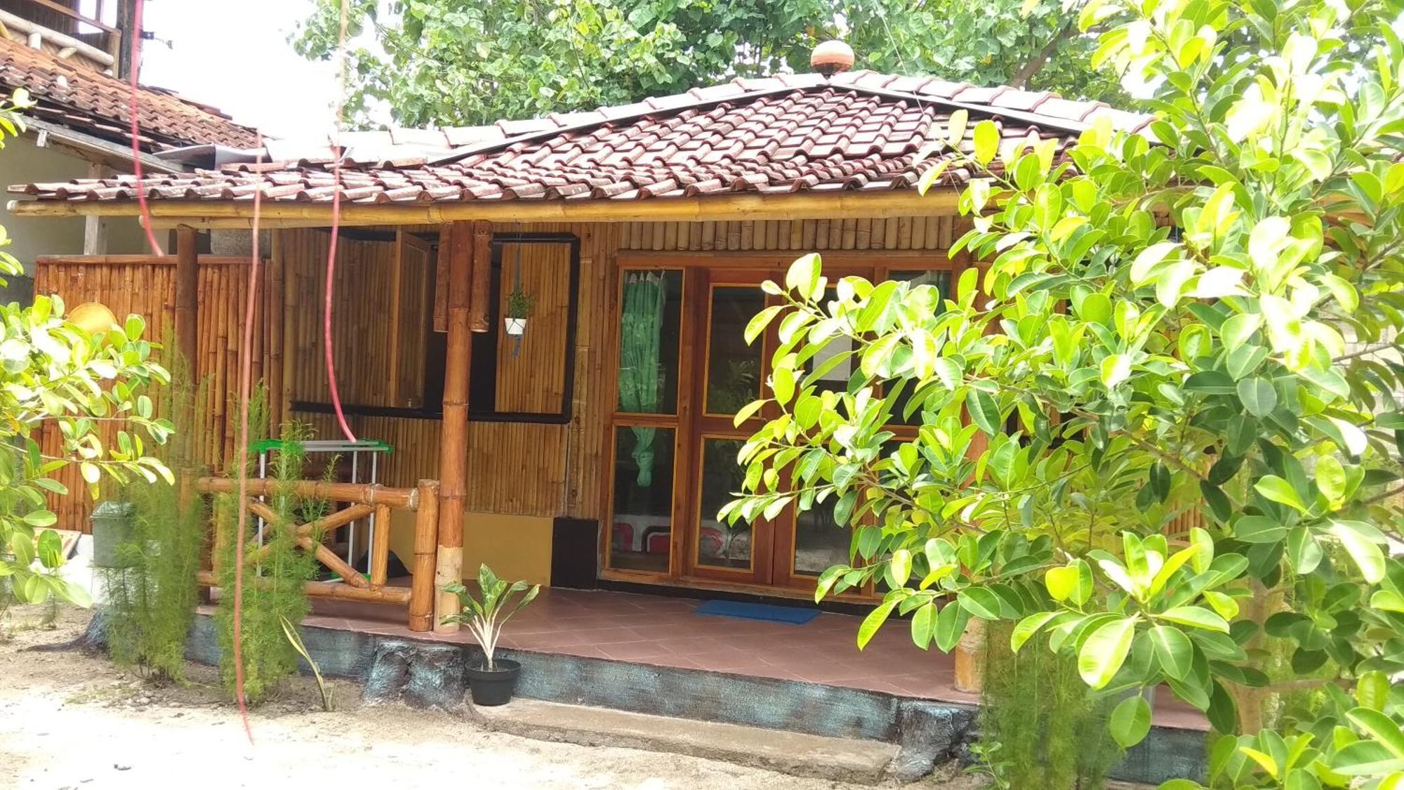 Harry'S Ocean House Watukarung Homestay Kalak Szoba fotó