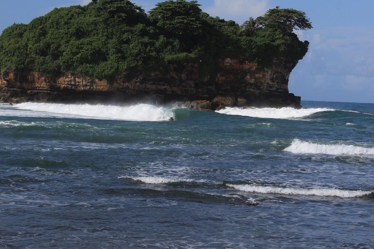 Harry'S Ocean House Watukarung Homestay Kalak Kültér fotó