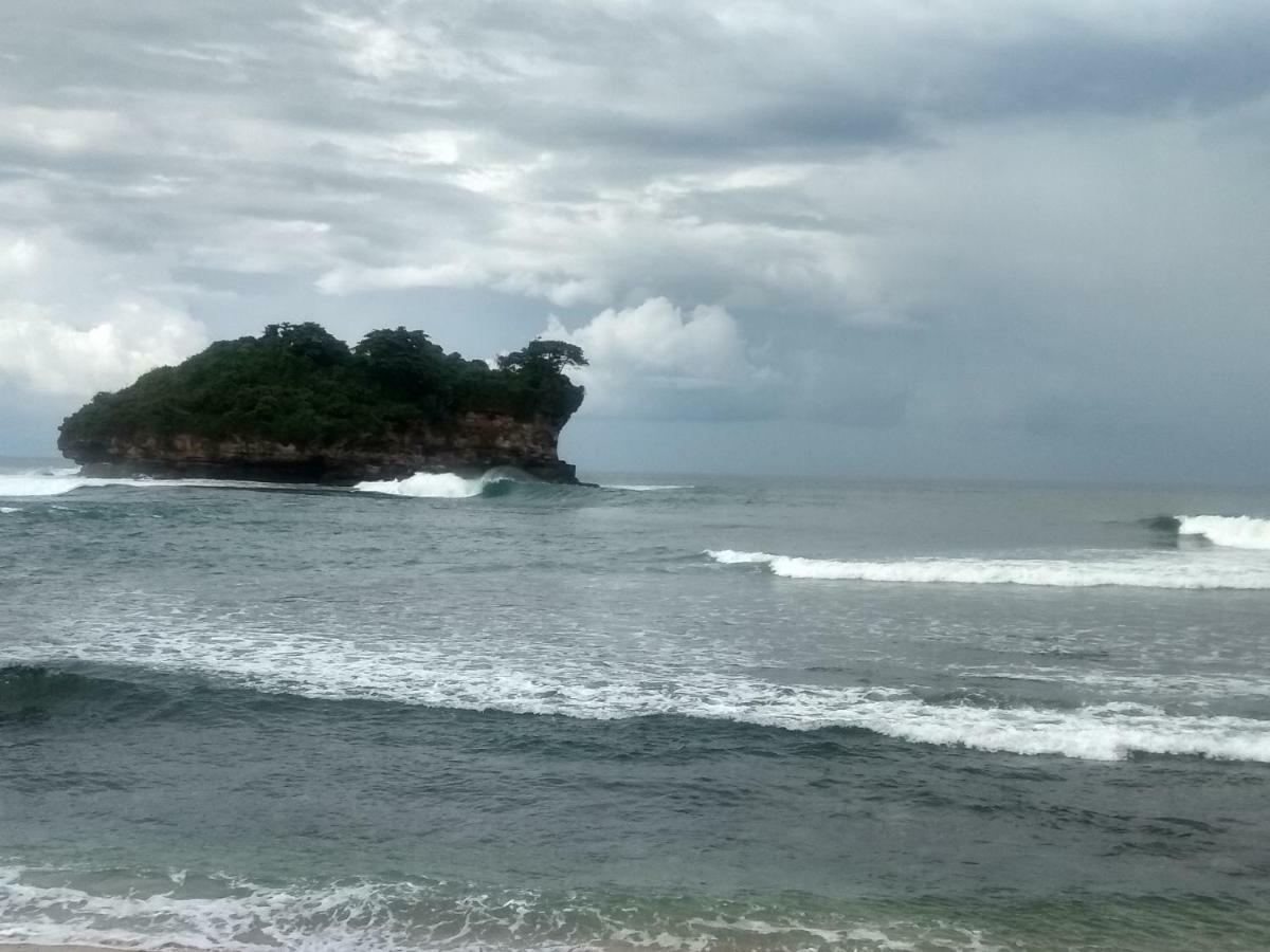 Harry'S Ocean House Watukarung Homestay Kalak Kültér fotó