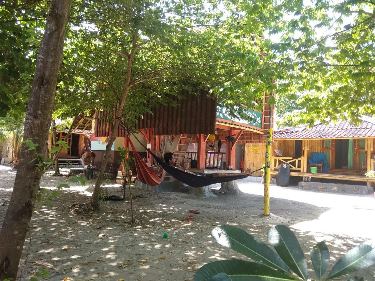 Harry'S Ocean House Watukarung Homestay Kalak Kültér fotó