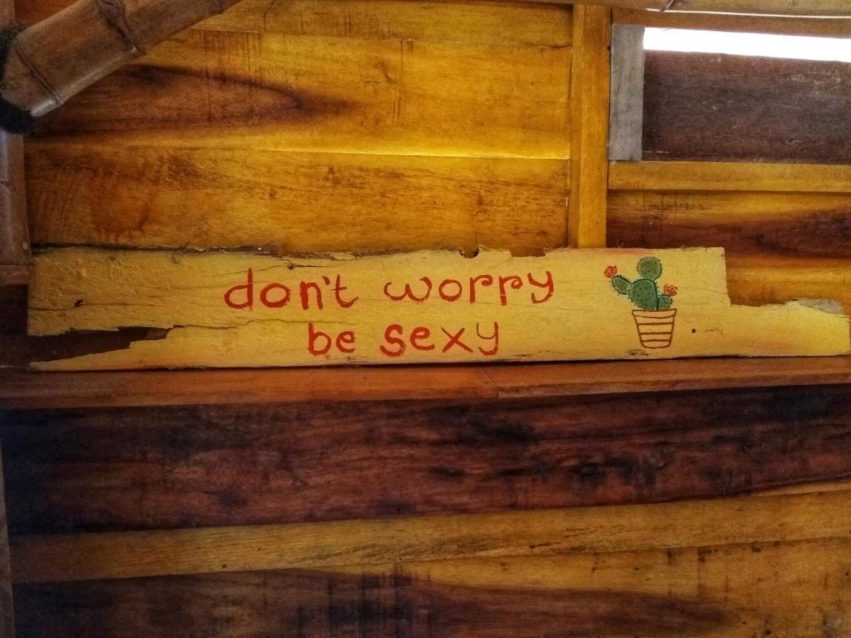 Harry'S Ocean House Watukarung Homestay Kalak Kültér fotó